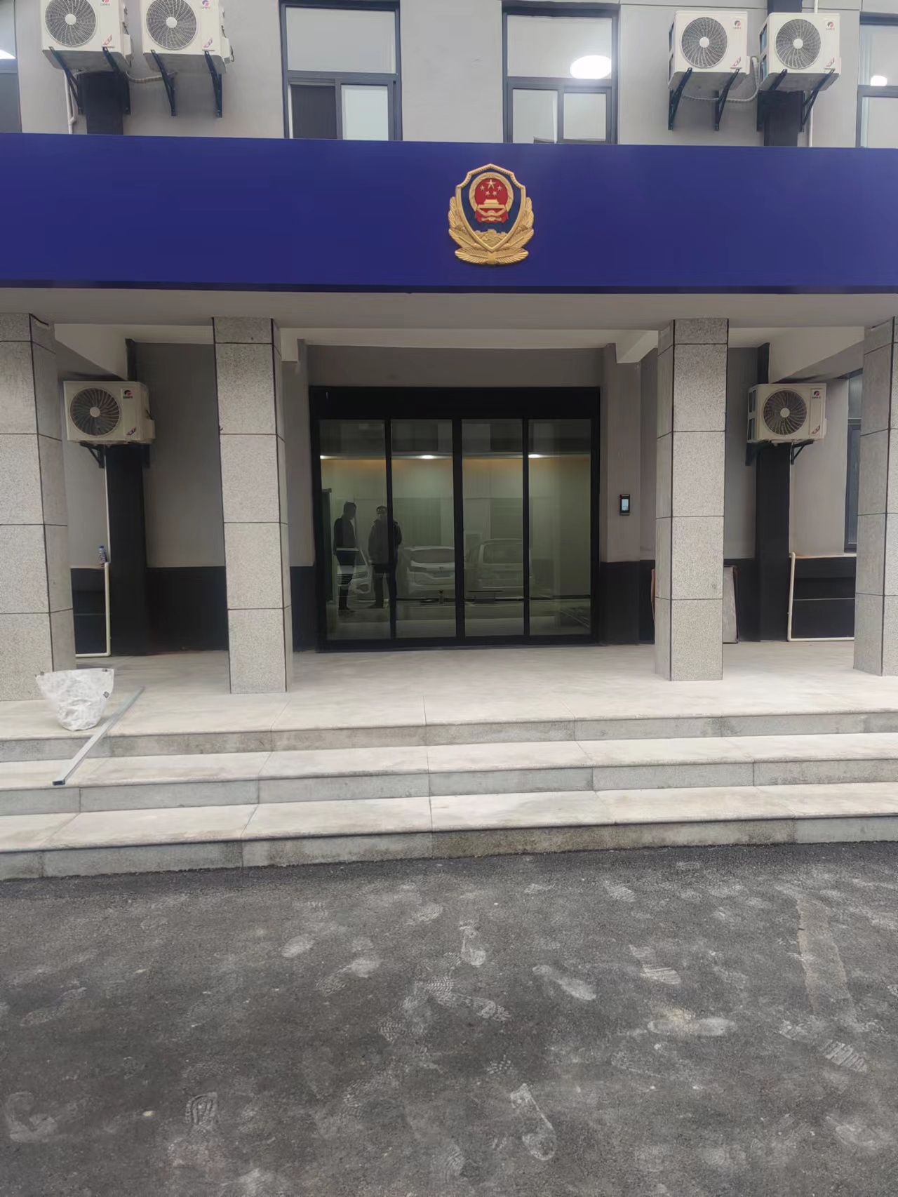 謂南華州區(qū)公安局，自動門智慧空間